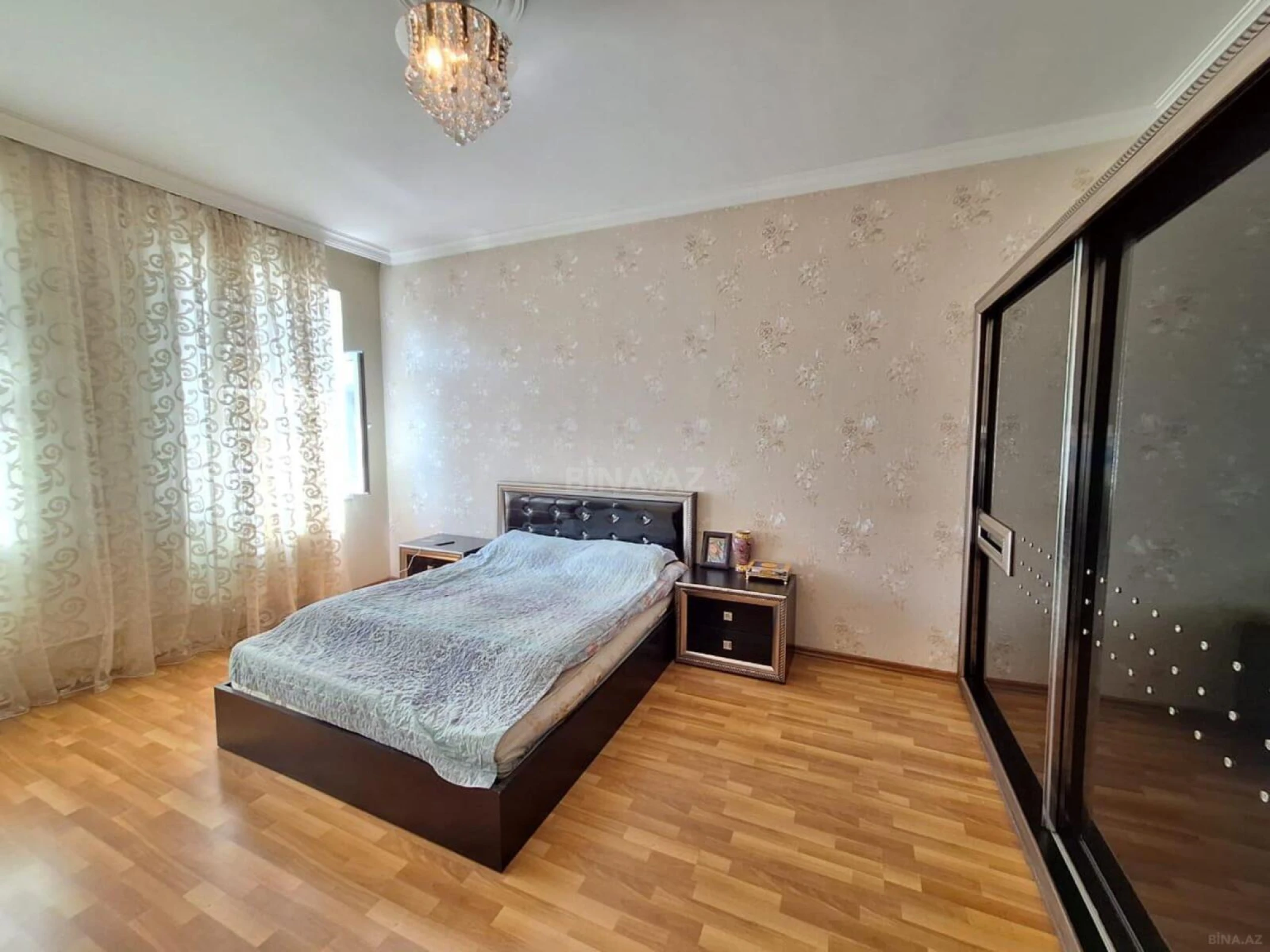 Satılır 7 otaqlı həyət evi 300 m²