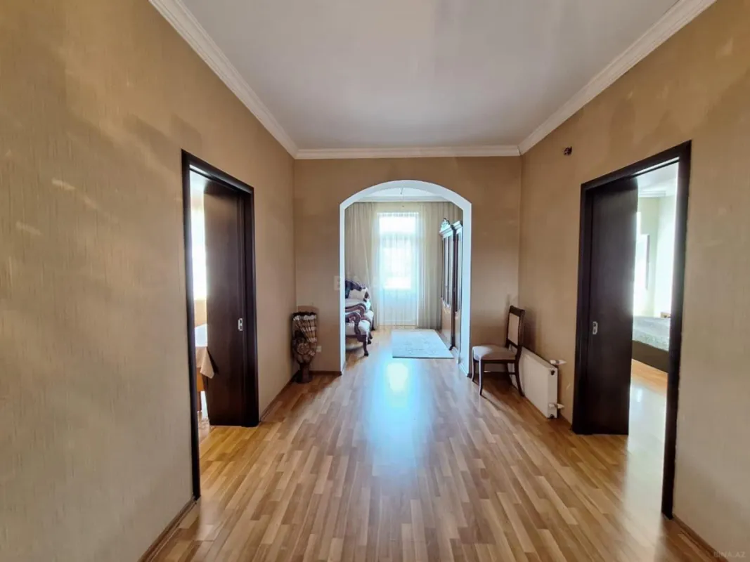 Satılır 7 otaqlı həyət evi 300 m²