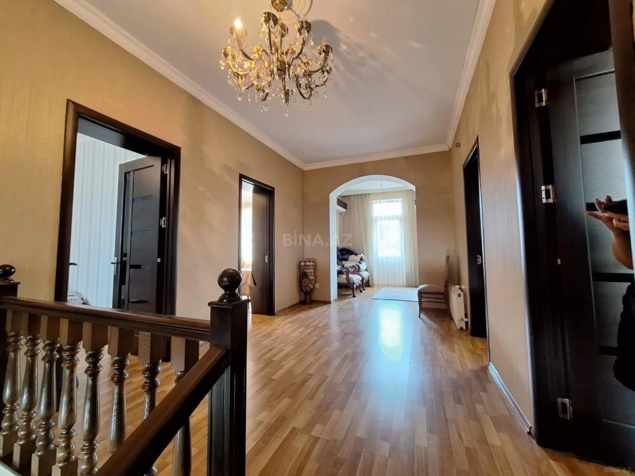 Satılır 7 otaqlı həyət evi 300 m²