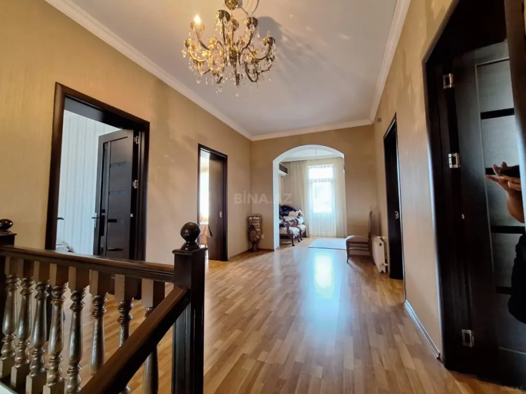 Satılır 7 otaqlı həyət evi 300 m²