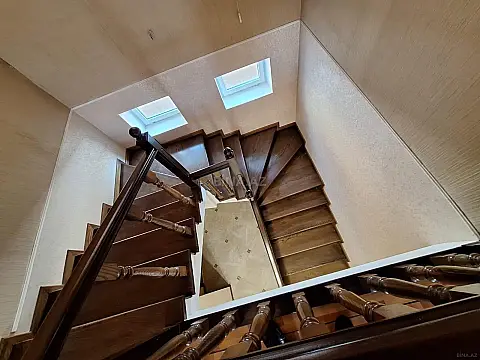 Satılır 7 otaqlı həyət evi 300 m²