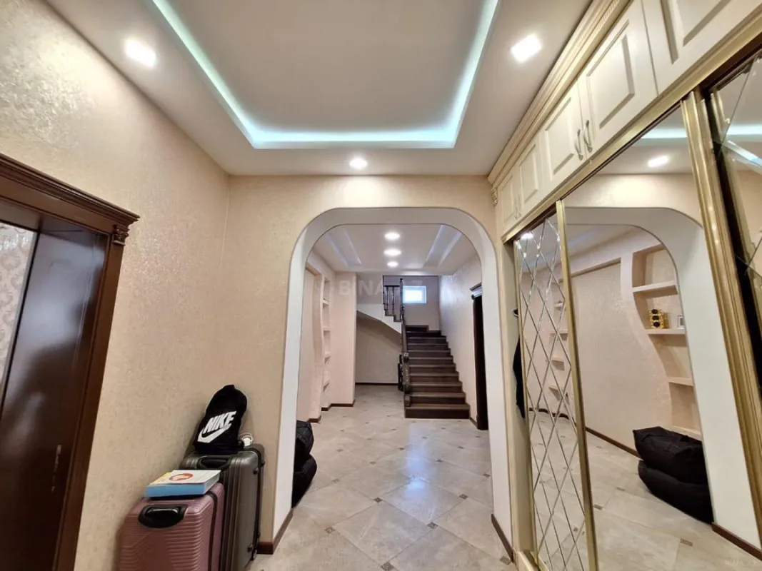 Satılır 7 otaqlı həyət evi 300 m²