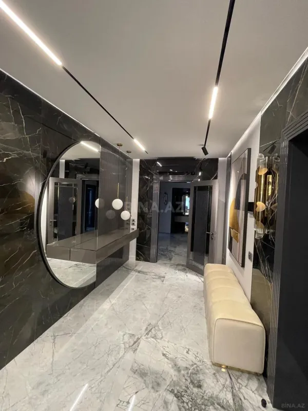 Satılır 4 otaqlı mənzil 220 m²