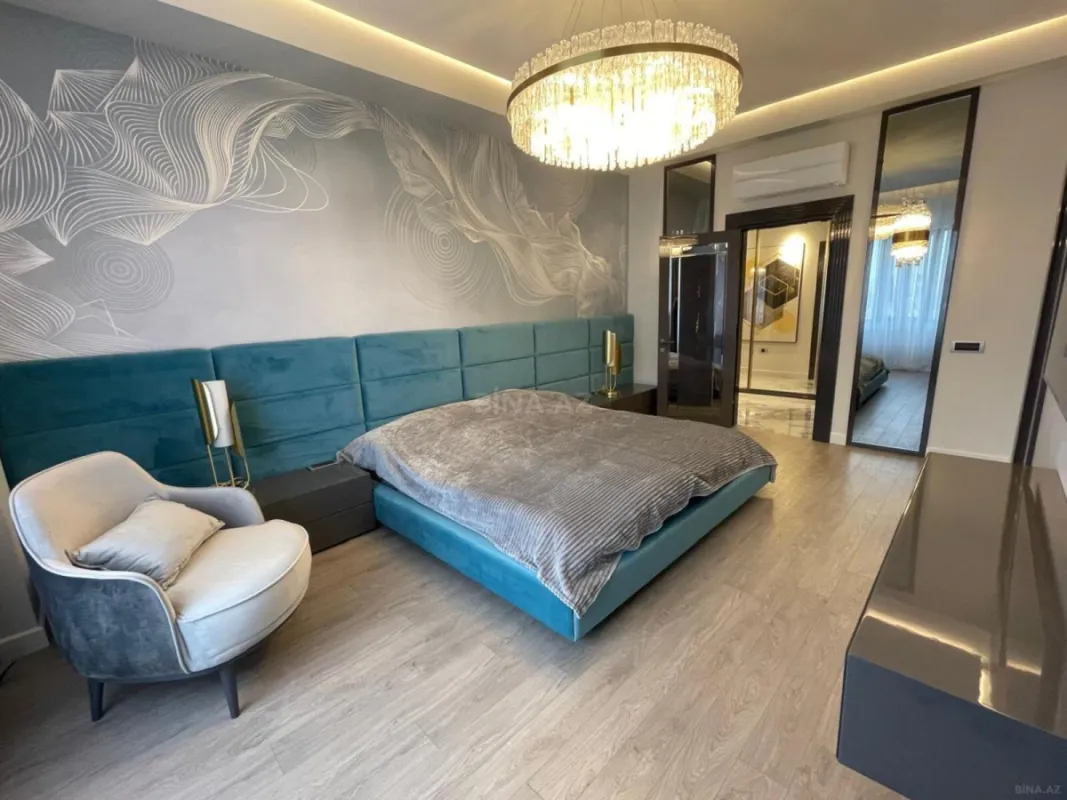 Satılır 4 otaqlı mənzil 220 m²
