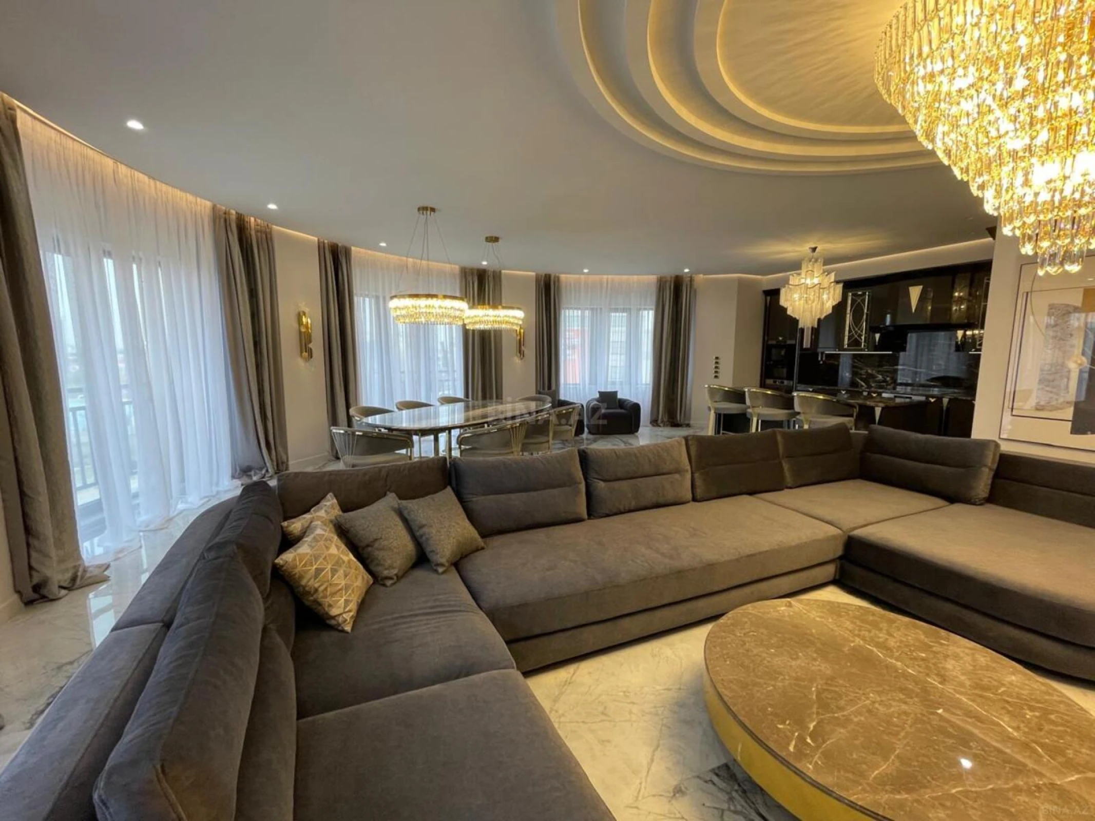 Satılır 4 otaqlı mənzil 220 m²
