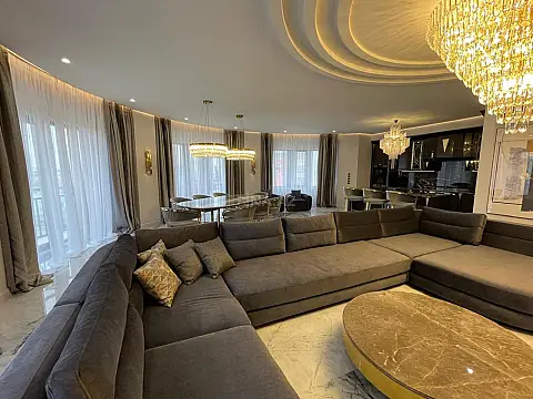 Satılır 4 otaqlı mənzil 220 m²