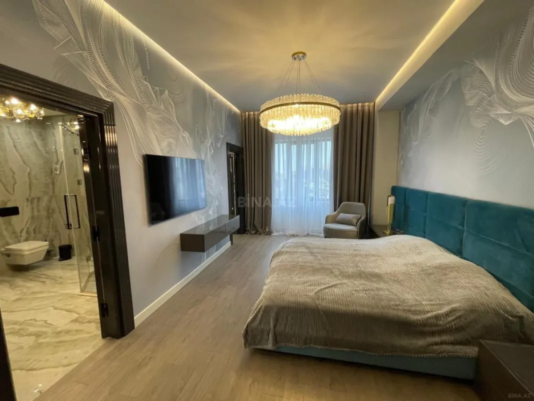 Satılır 4 otaqlı mənzil 220 m²