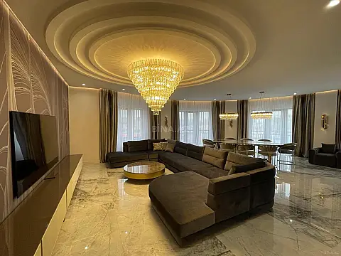 Satılır 4 otaqlı mənzil 220 m²