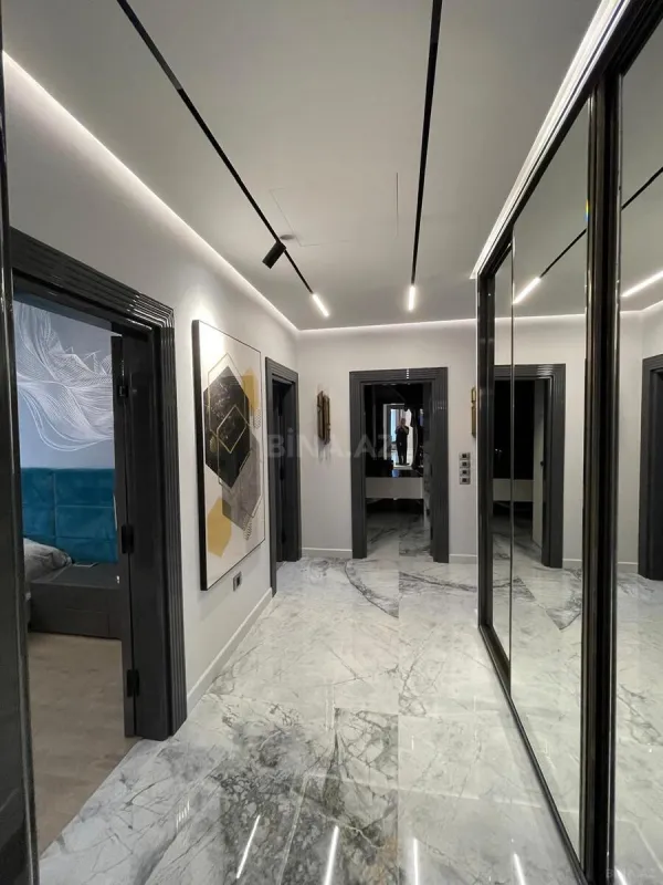 Satılır 4 otaqlı mənzil 220 m²