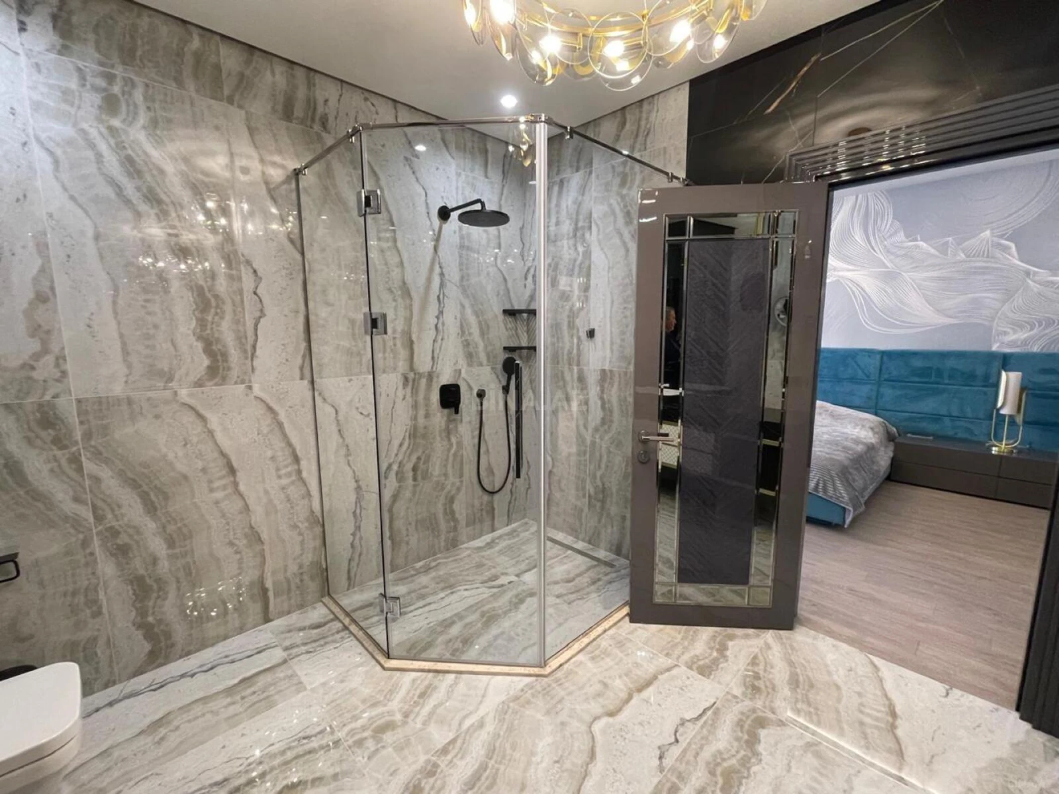 Satılır 4 otaqlı mənzil 220 m²