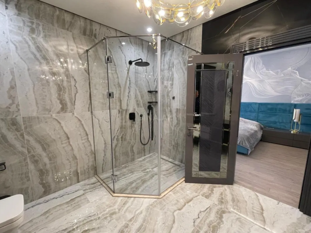 Satılır 4 otaqlı mənzil 220 m²