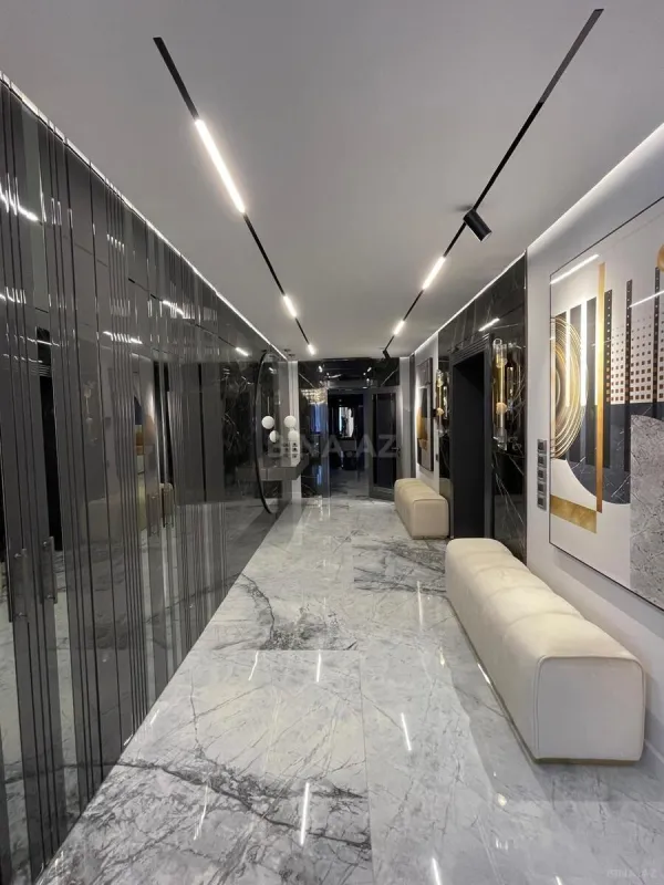 Satılır 4 otaqlı mənzil 220 m²