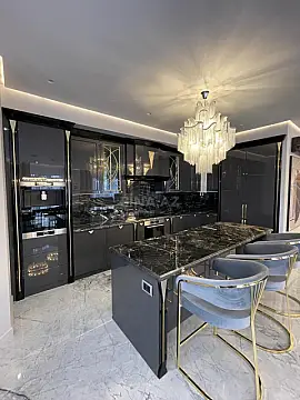 Satılır 4 otaqlı mənzil 220 m²