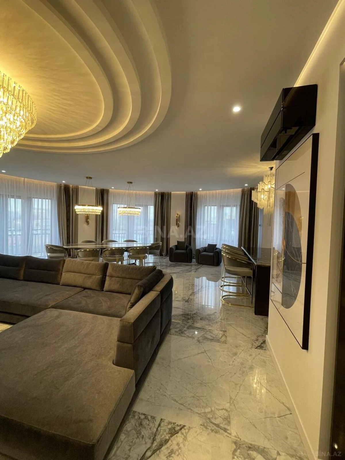 Satılır 4 otaqlı mənzil 220 m²