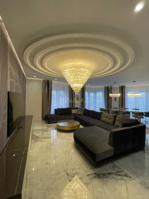 Satılır 4 otaqlı mənzil 220 m²