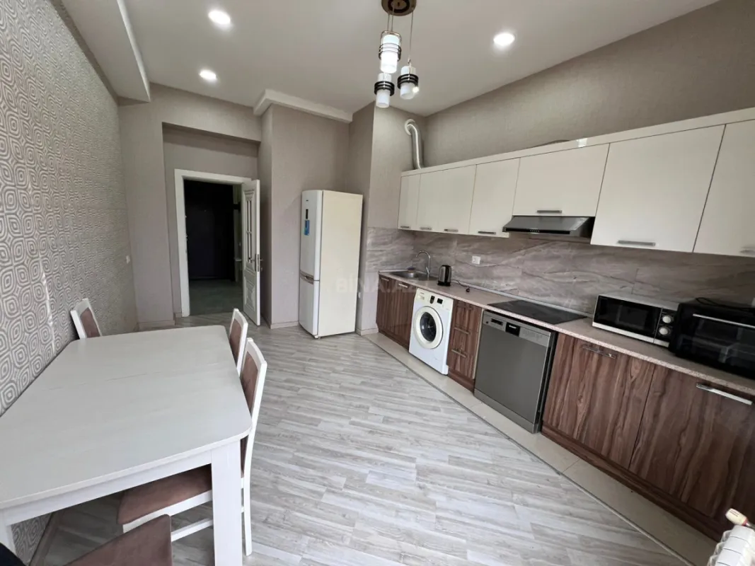 Satılır 3 otaqlı mənzil 144 m²