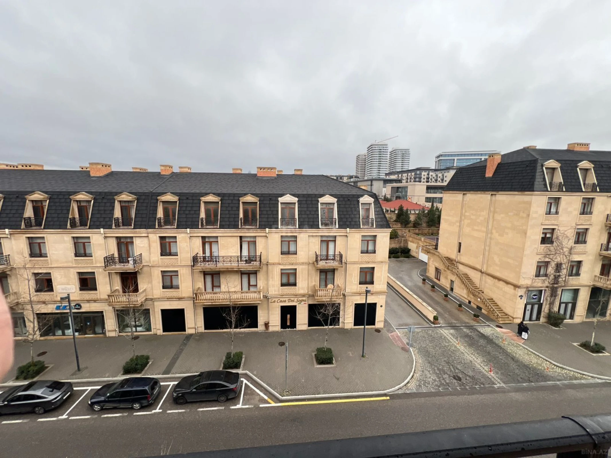 Satılır 3 otaqlı mənzil 144 m²