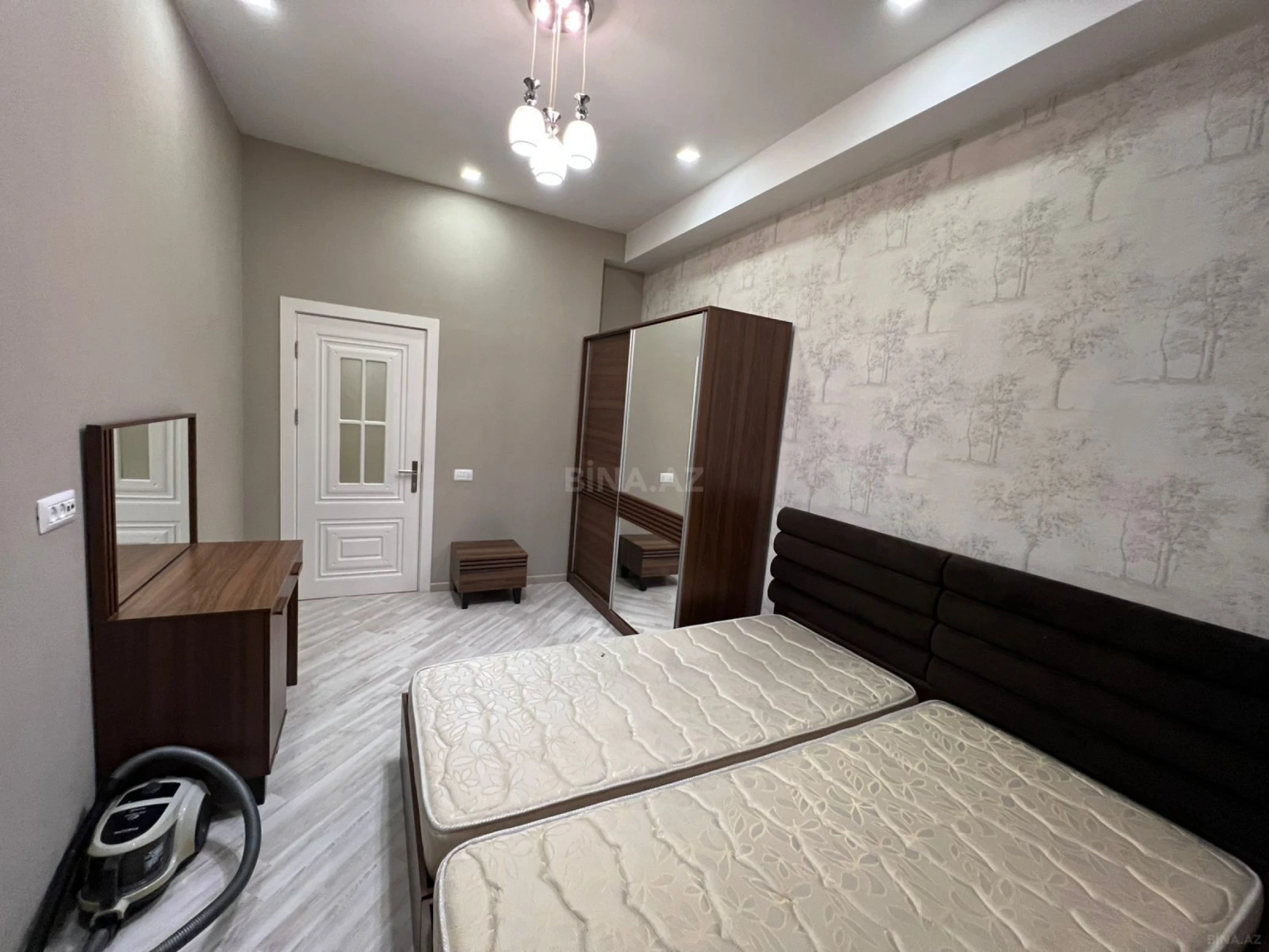 Satılır 3 otaqlı mənzil 144 m²