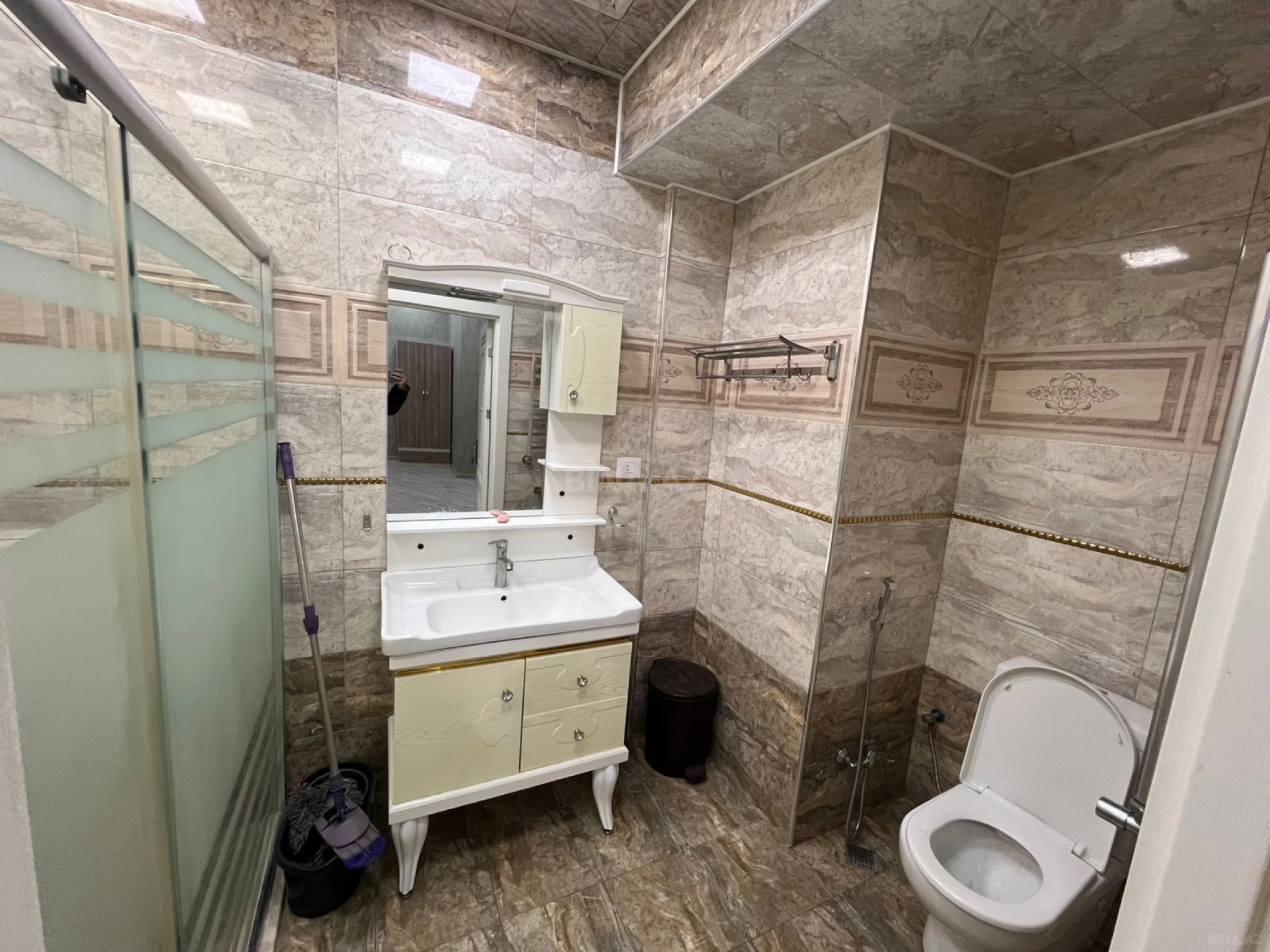 Satılır 3 otaqlı mənzil 144 m²