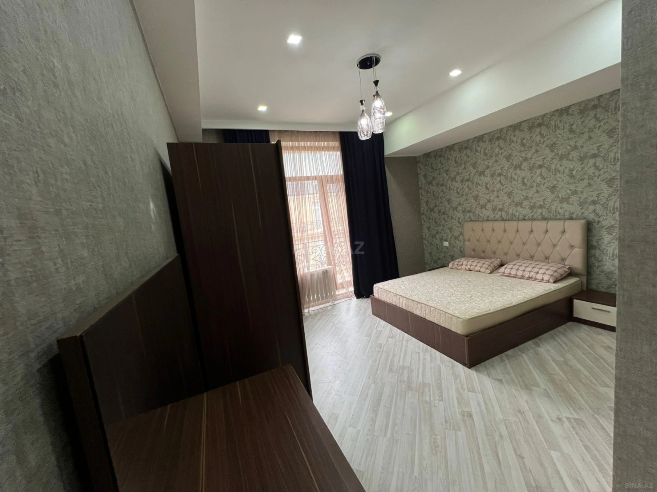 Satılır 3 otaqlı mənzil 144 m²