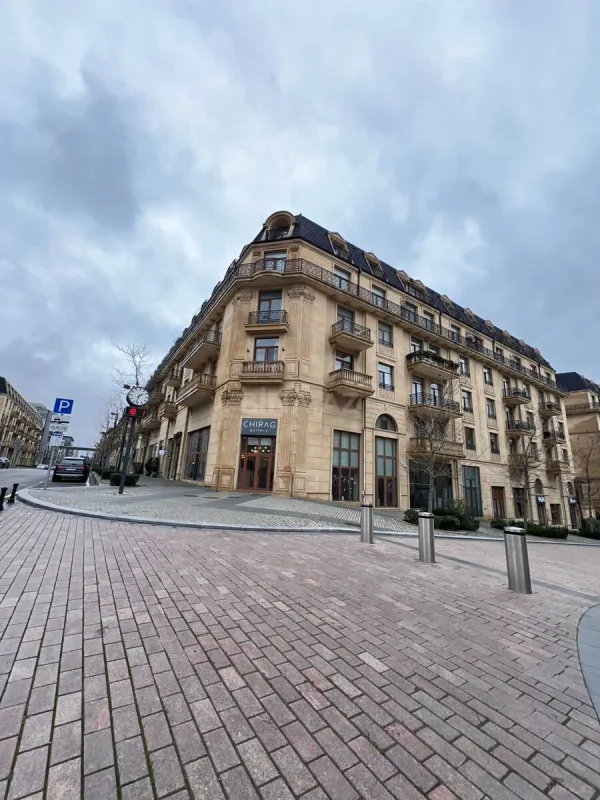 Satılır 3 otaqlı mənzil 144 m²