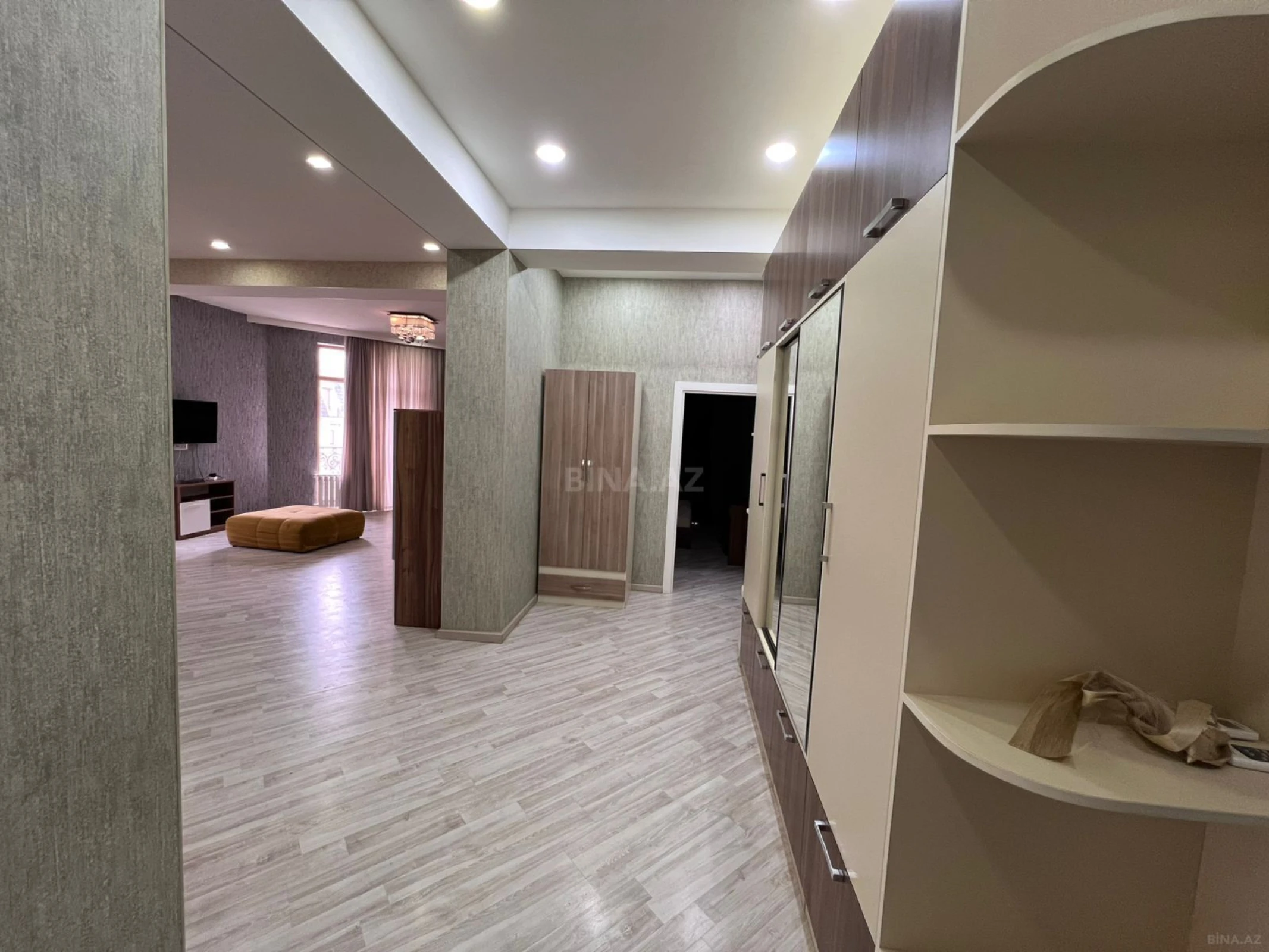 Satılır 3 otaqlı mənzil 144 m²