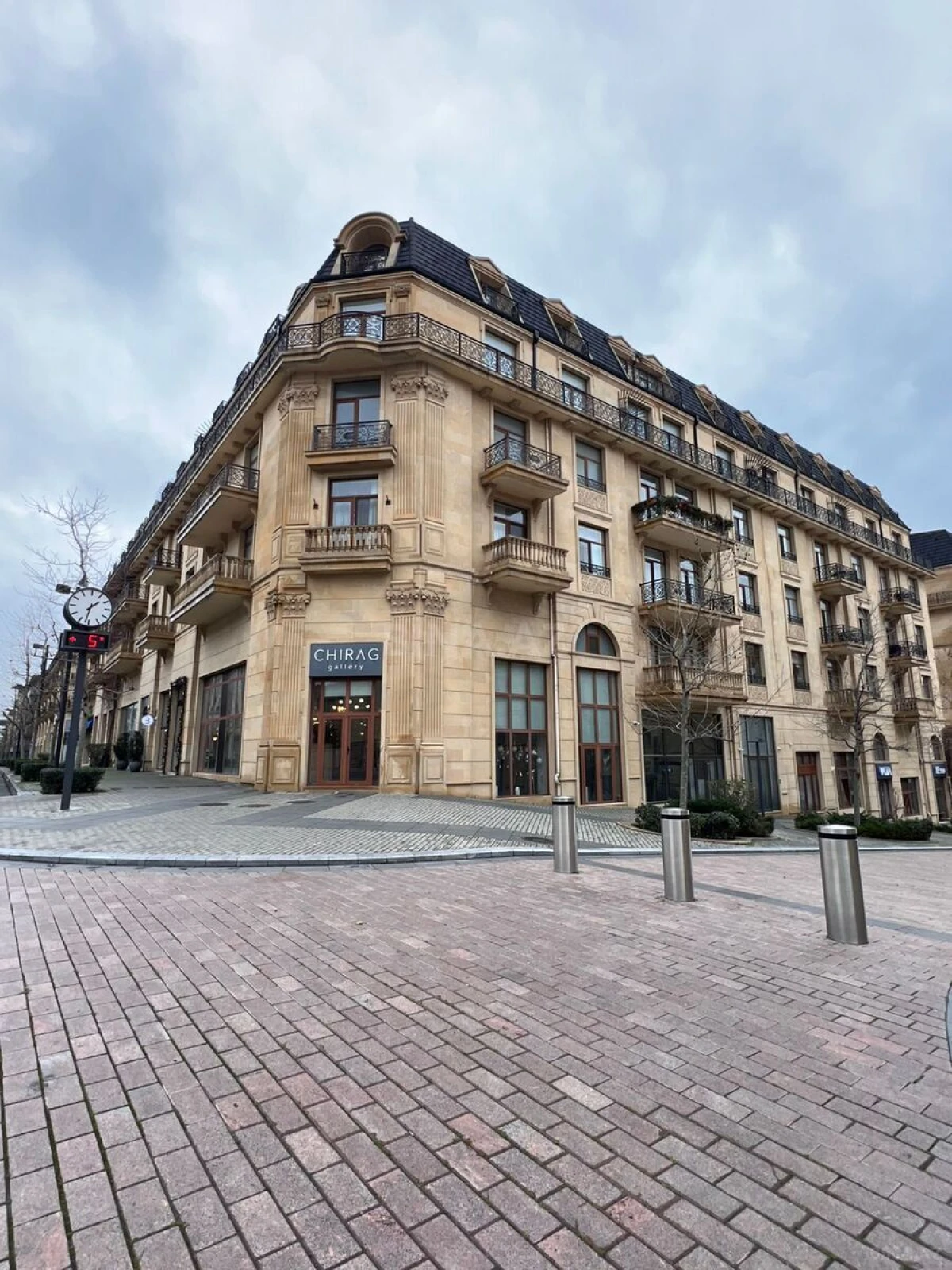 Satılır 3 otaqlı mənzil 144 m²