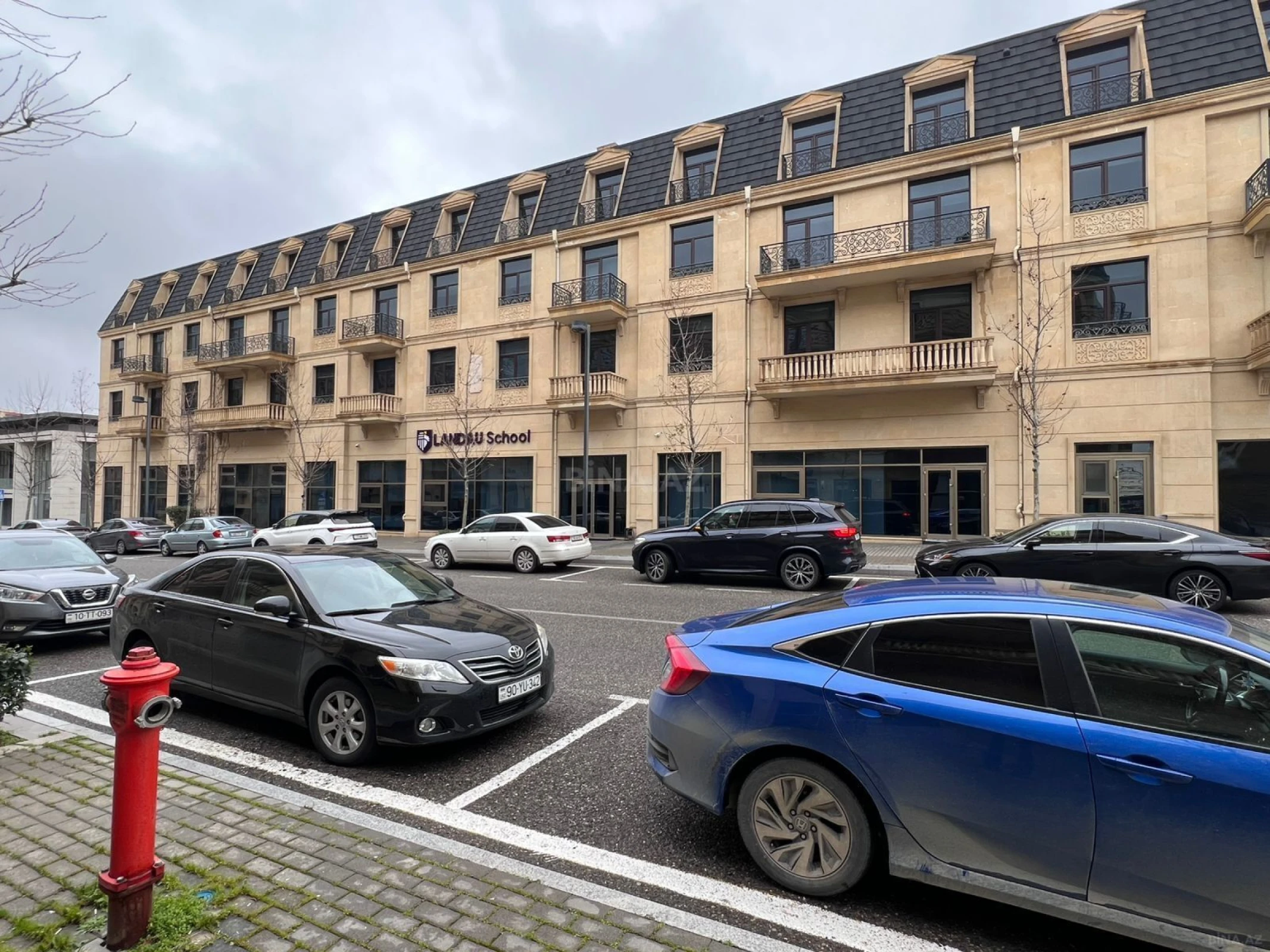 Satılır 3 otaqlı mənzil 144 m²