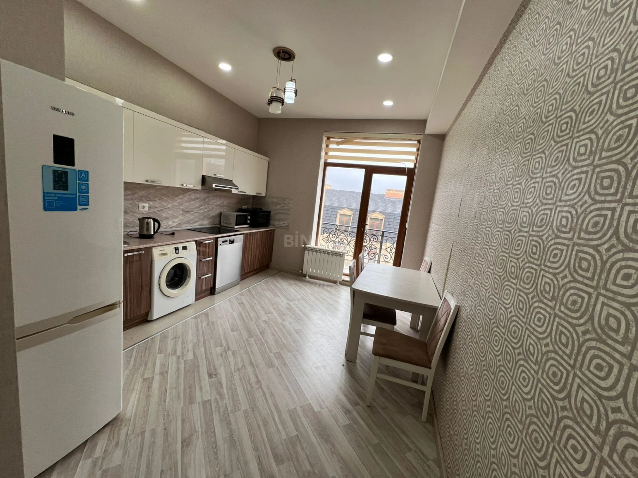Satılır 3 otaqlı mənzil 144 m²