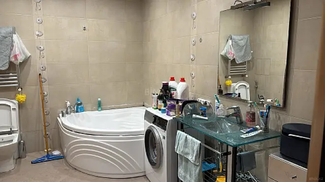 Satılır 3 otaqlı mənzil 185 m²