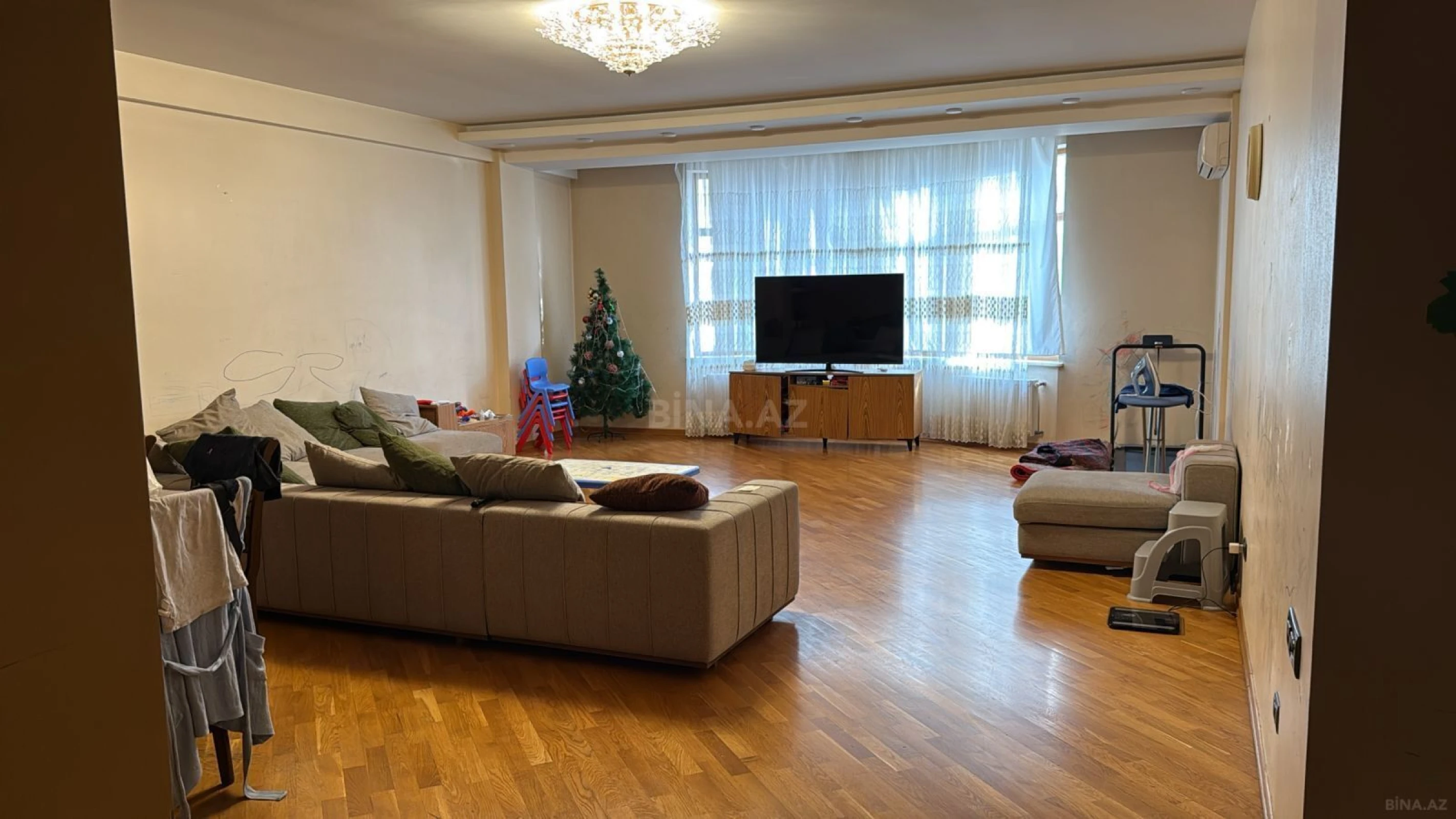 Satılır 3 otaqlı mənzil 185 m²