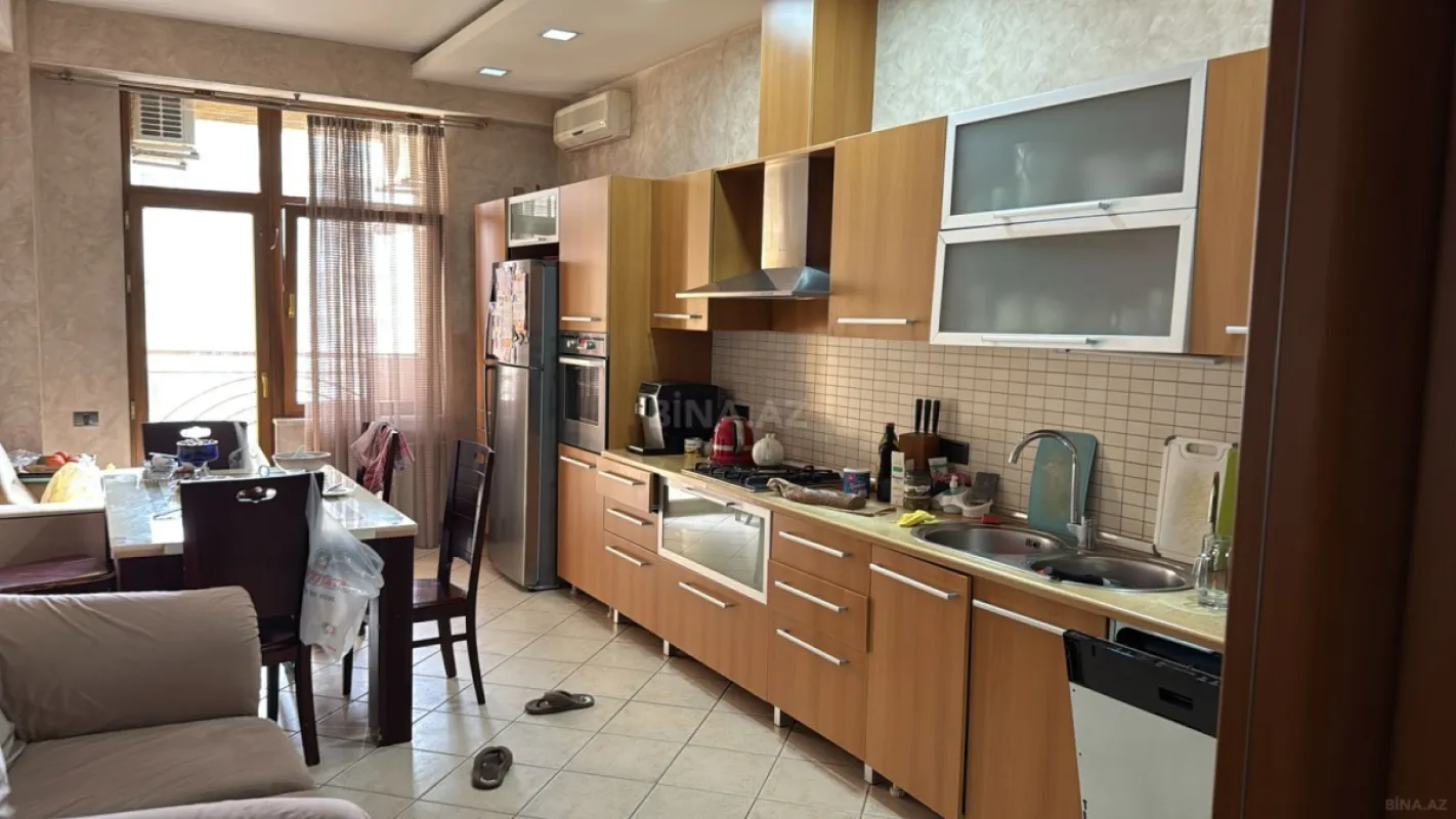 Satılır 3 otaqlı mənzil 185 m²