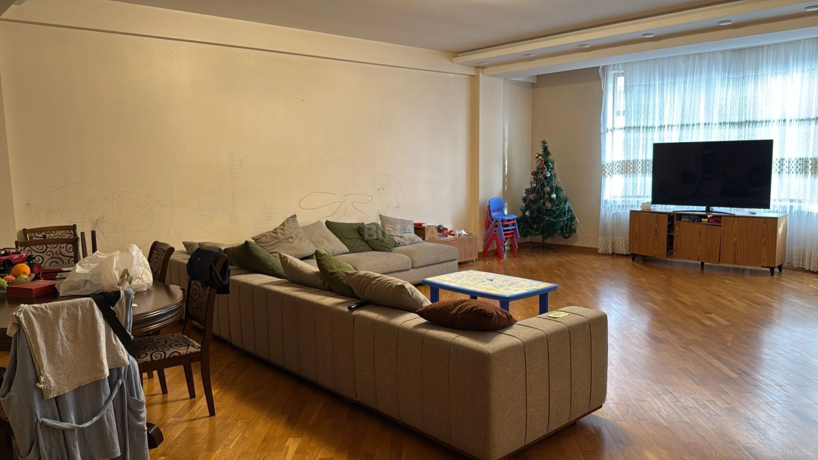 Satılır 3 otaqlı mənzil 185 m²