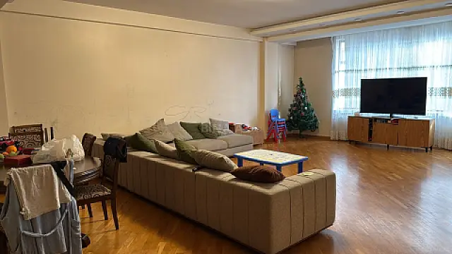 Satılır 3 otaqlı mənzil 185 m²