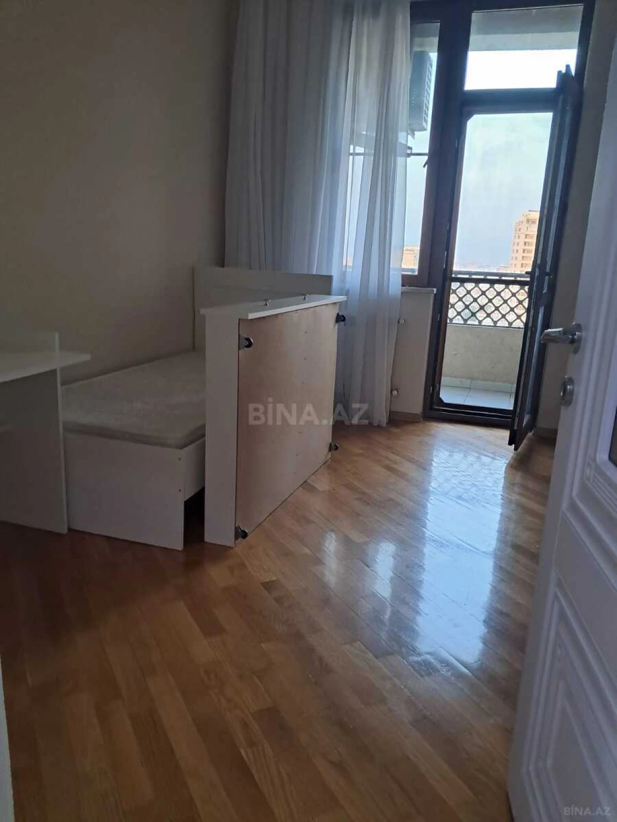 Kirayə verilir 2 otaqlı mənzil 75 m²
