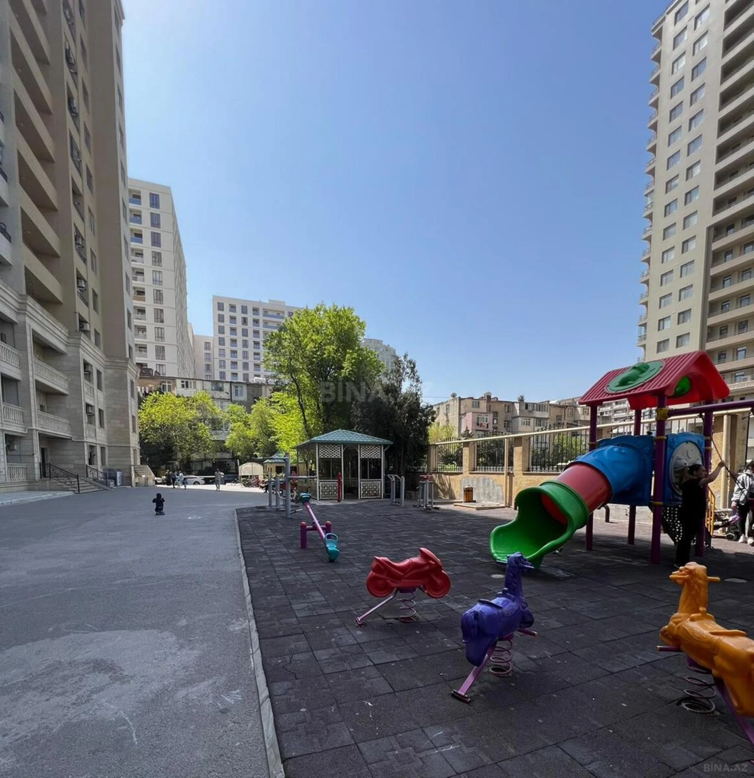 Kirayə verilir 2 otaqlı mənzil 75 m²