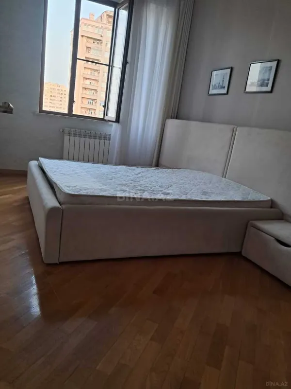 Kirayə verilir 2 otaqlı mənzil 75 m²