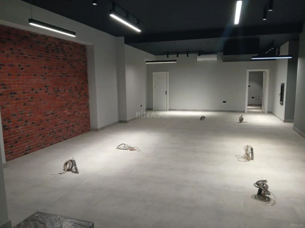 Satılır 5 otaqlı mənzil 270 m²