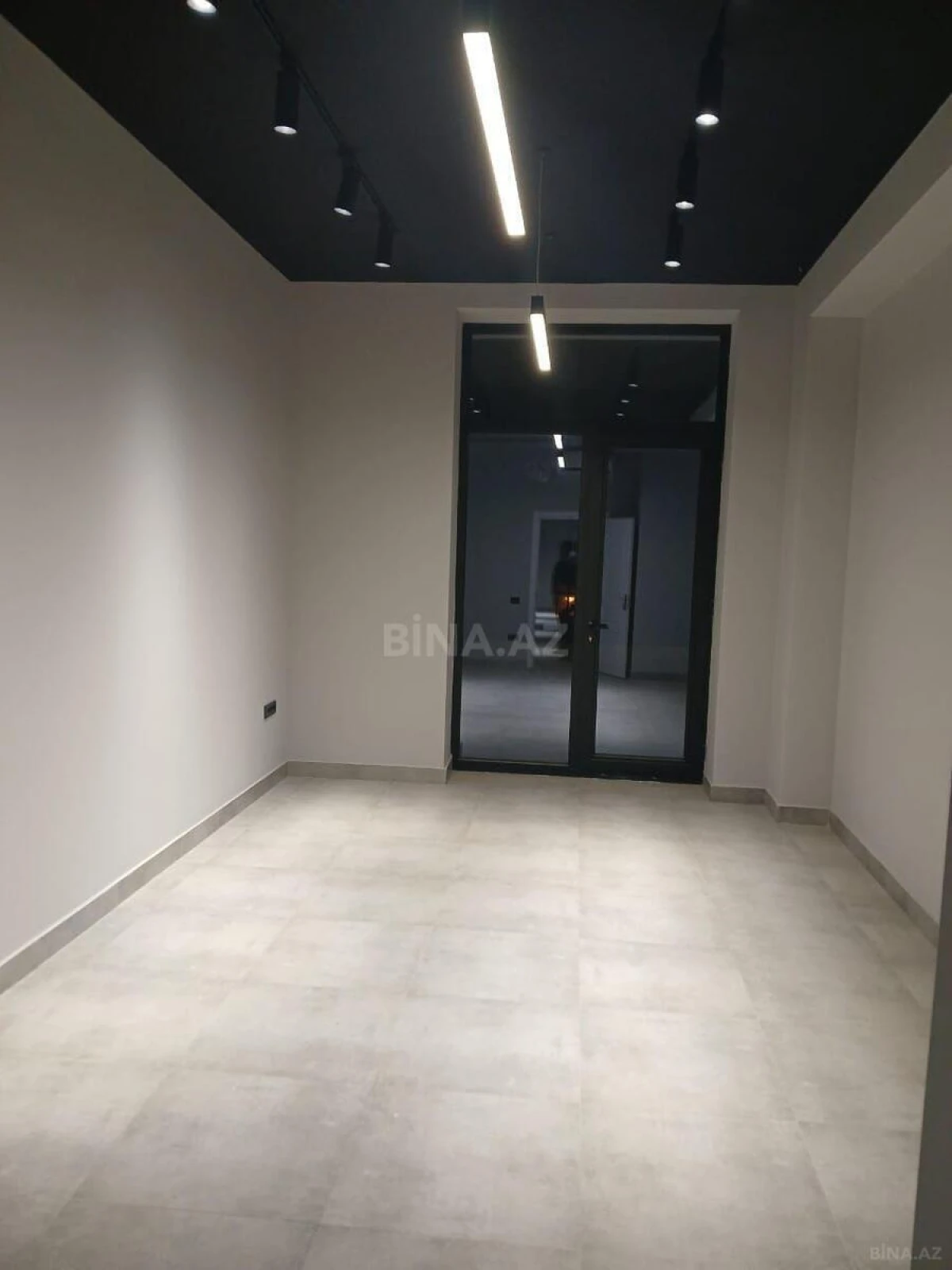 Satılır 5 otaqlı mənzil 270 m²