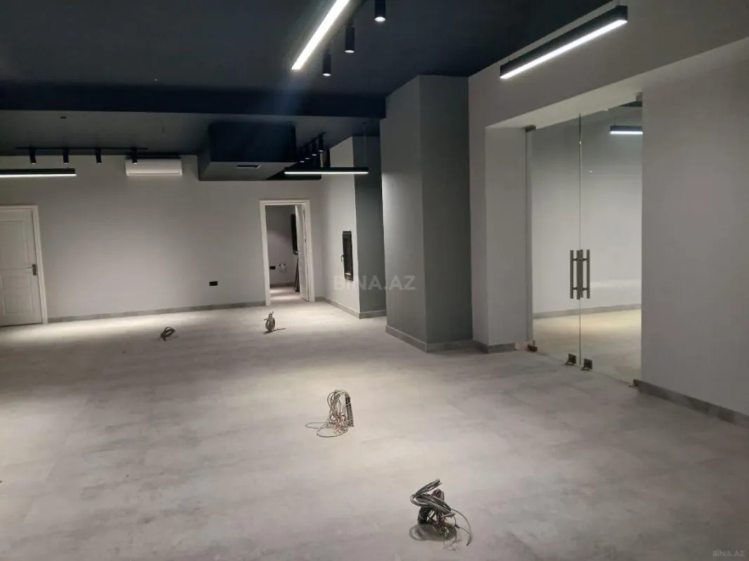 Satılır 5 otaqlı mənzil 270 m²