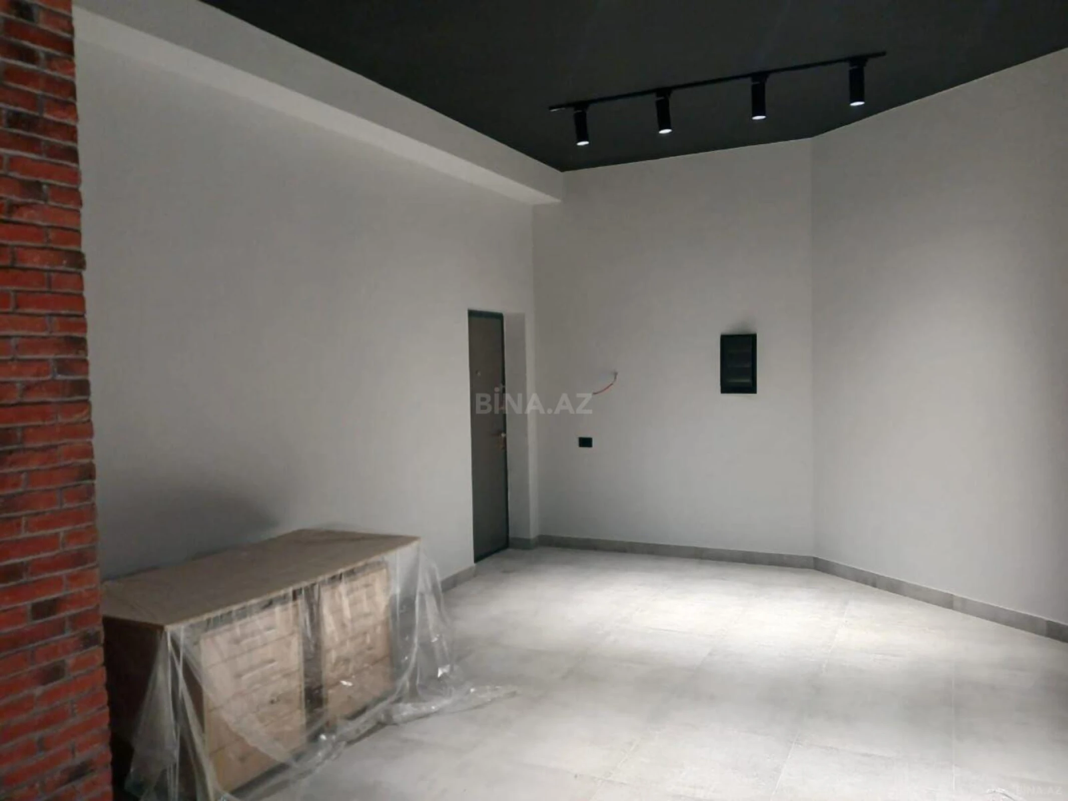 Satılır 5 otaqlı mənzil 270 m²