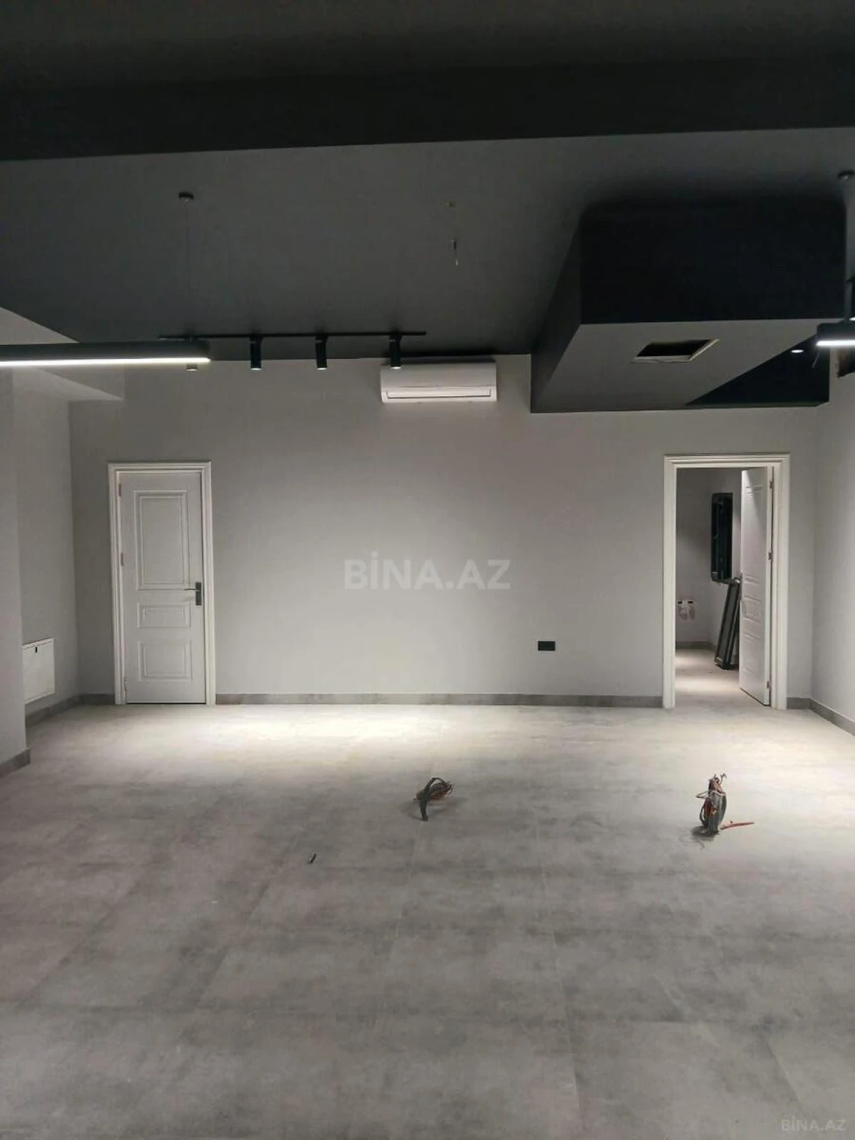 Satılır 5 otaqlı mənzil 270 m²