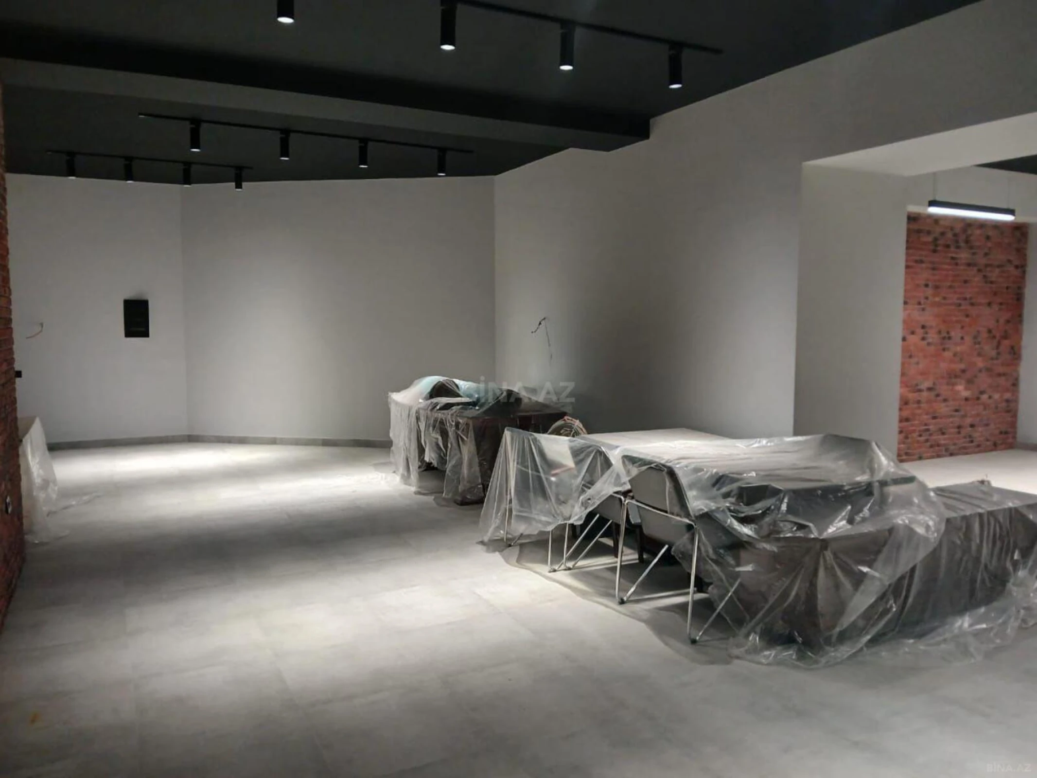 Satılır 5 otaqlı mənzil 270 m²