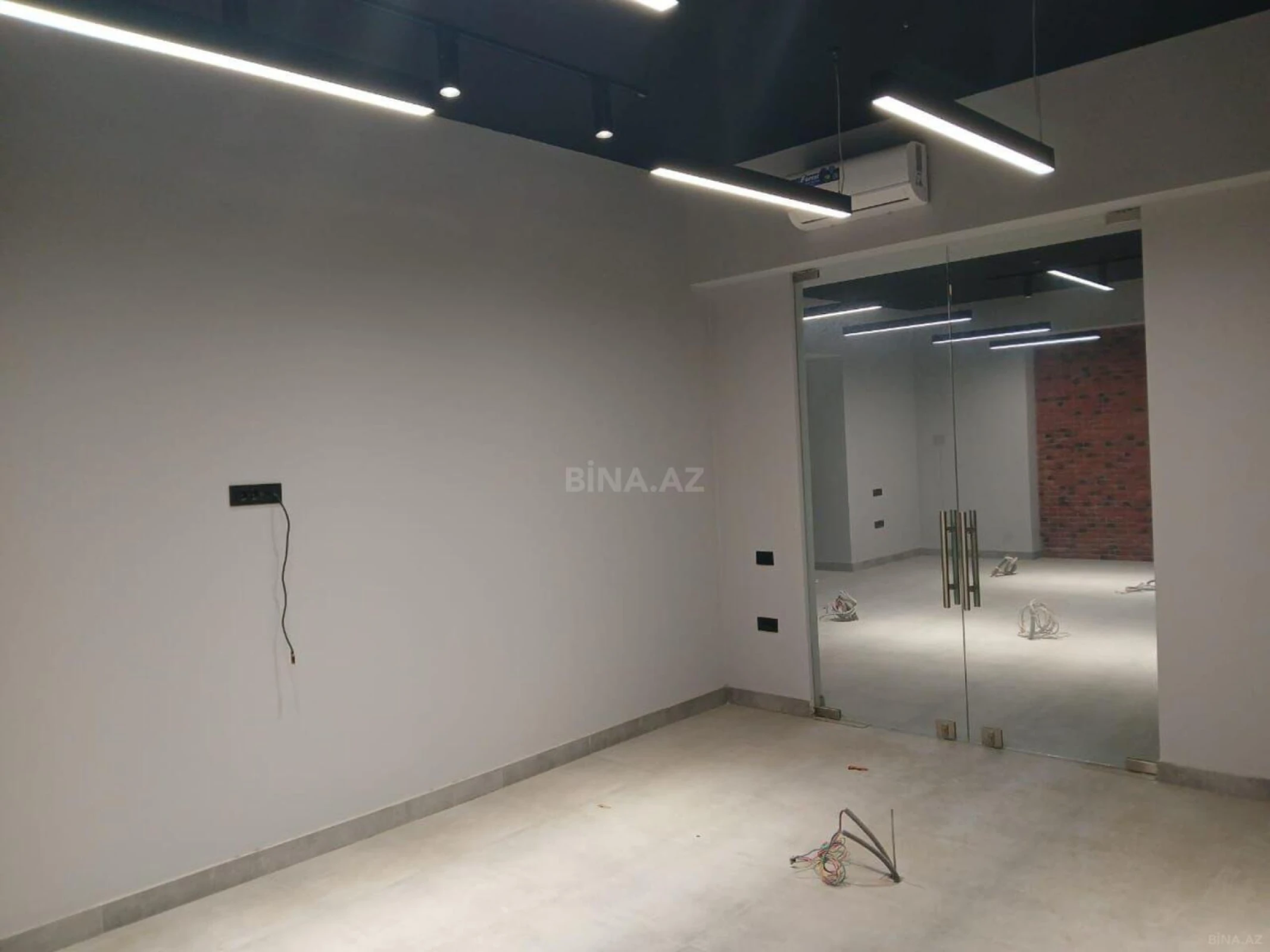 Satılır 5 otaqlı mənzil 270 m²