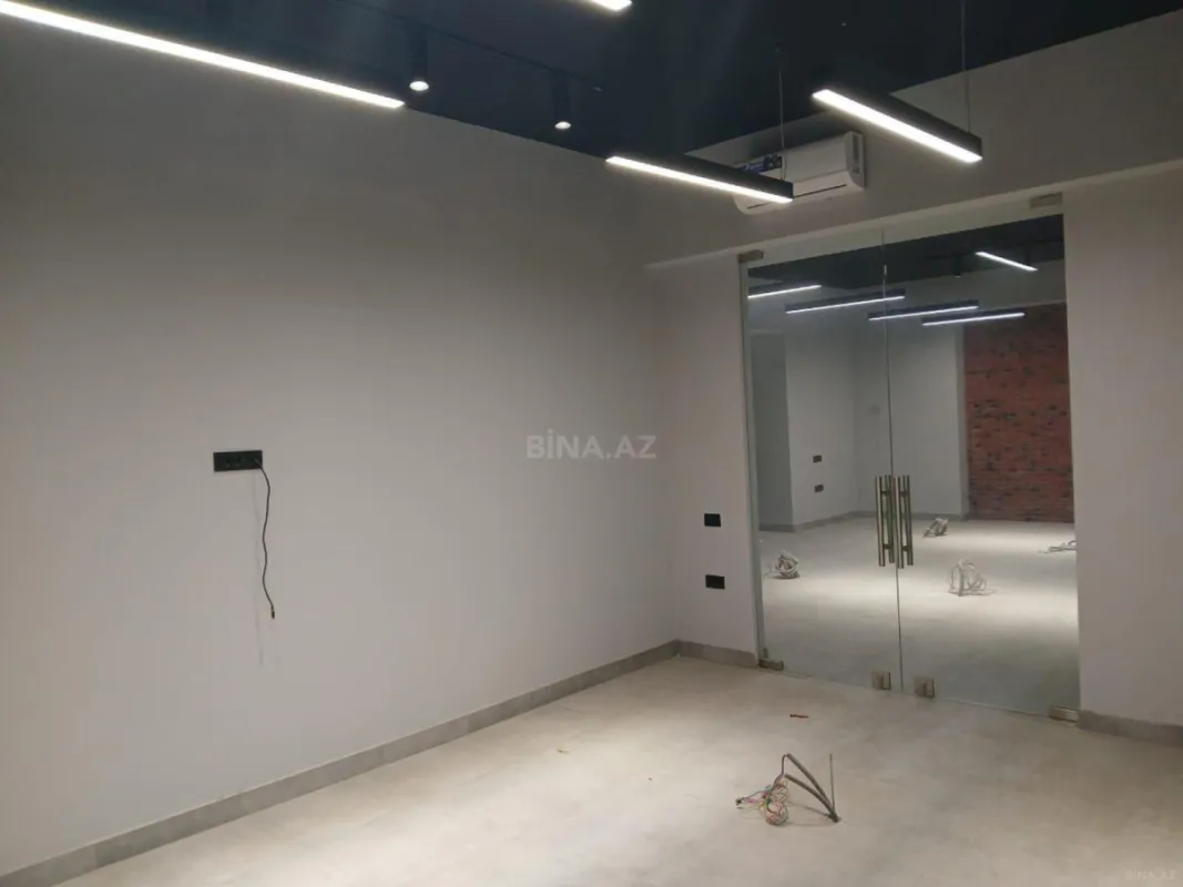 Satılır 5 otaqlı mənzil 270 m²