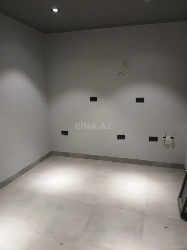 Satılır 5 otaqlı mənzil 270 m²