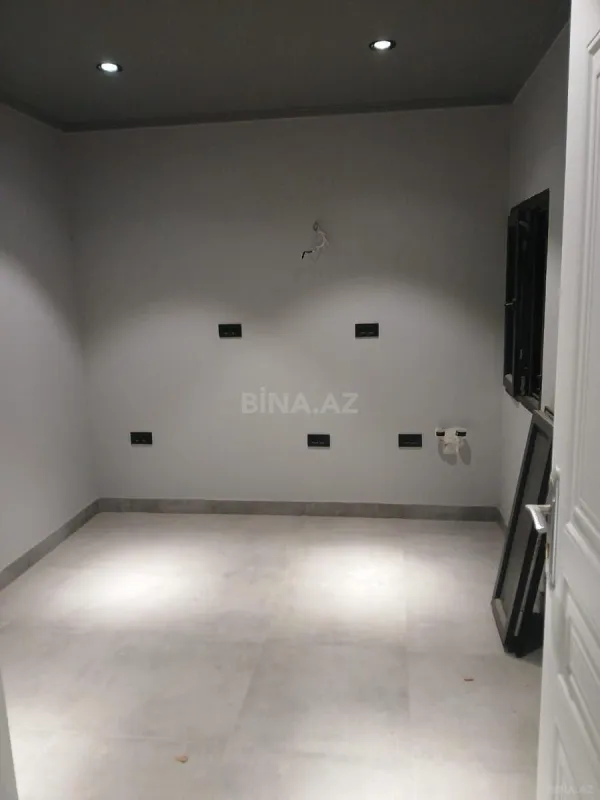 Satılır 5 otaqlı mənzil 270 m²