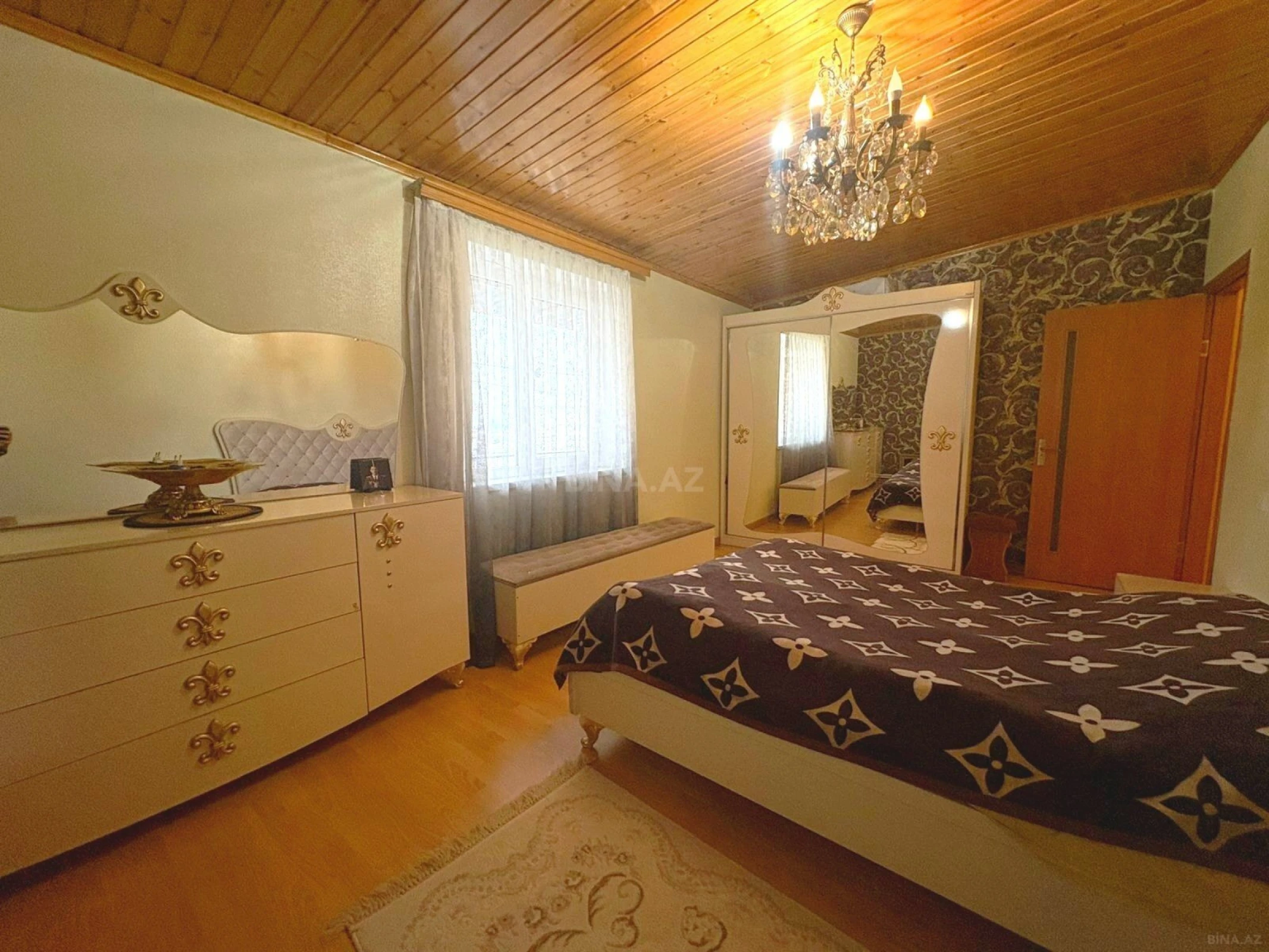 Satılır 3 otaqlı mənzil 115 m²