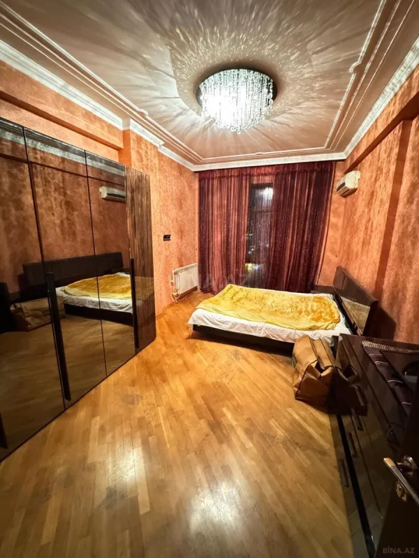 Satılır 3 otaqlı mənzil 150 m²