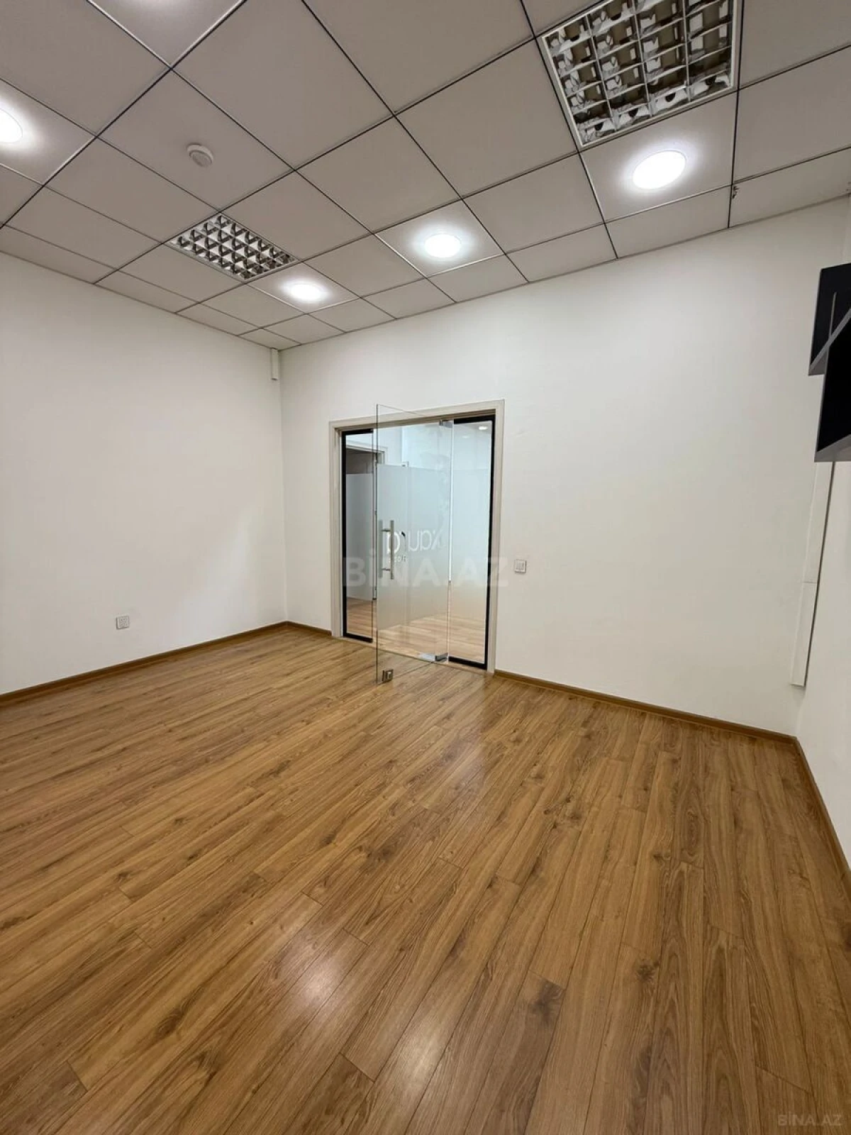 Kirayə verilir 2 otaqlı ofis 70 m²